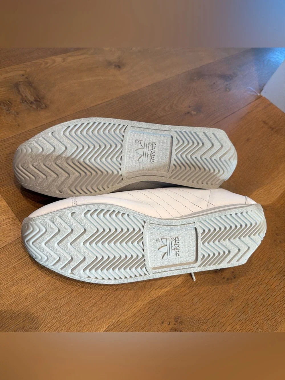 adidas Men’s Country Soft White Leather Sneakers lace up size 12. NWT $110